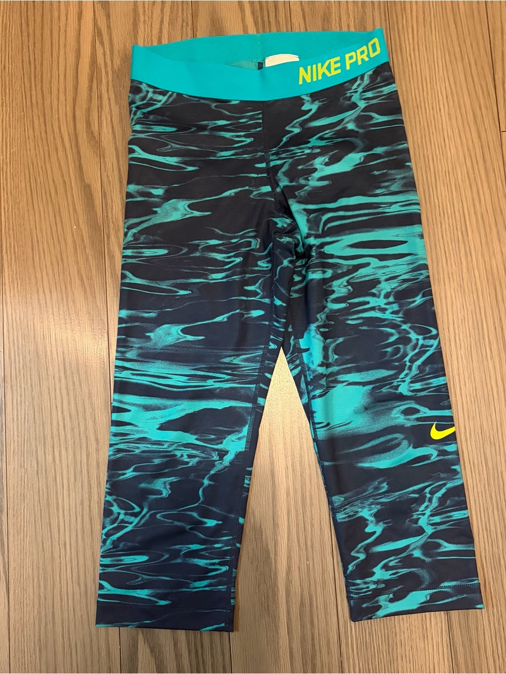 Nike Pro Women's crop leggings